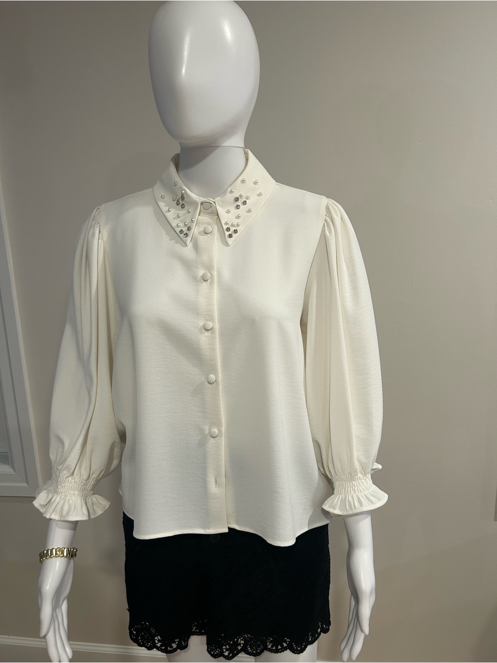 Zara Pearl-Embellished Collar Puff Sleeve Blouse 

Excellent Condition